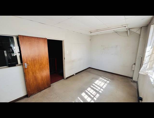 183M² WAREHOUSE TO LET IN ROBERTVILLE